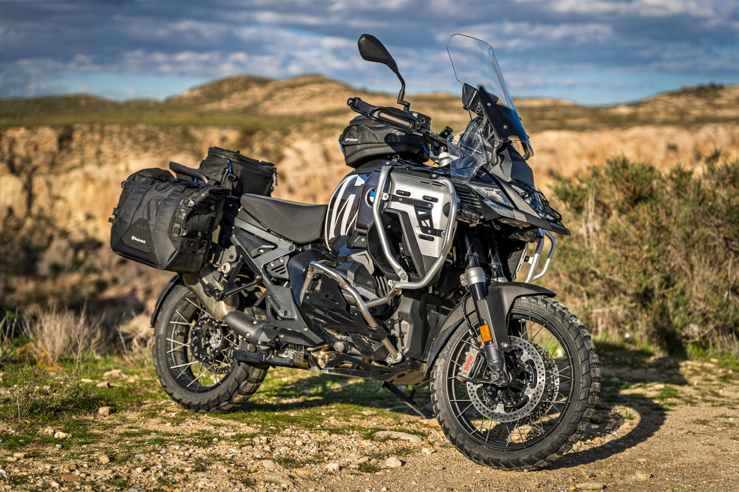 Wunderlich Tank protection ULTIMATE PRO R 1300 GS Adventure - Black or Stainless image 14