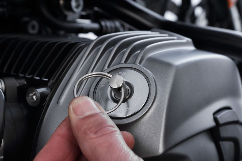 Wunderlich Safety oil filler plug - titanium image 3
