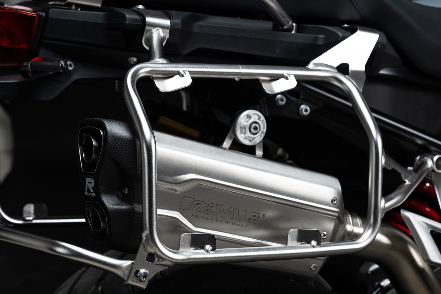 Slip on silencer F 900 GS Adventure REMUS 8 2.0 - black image 0