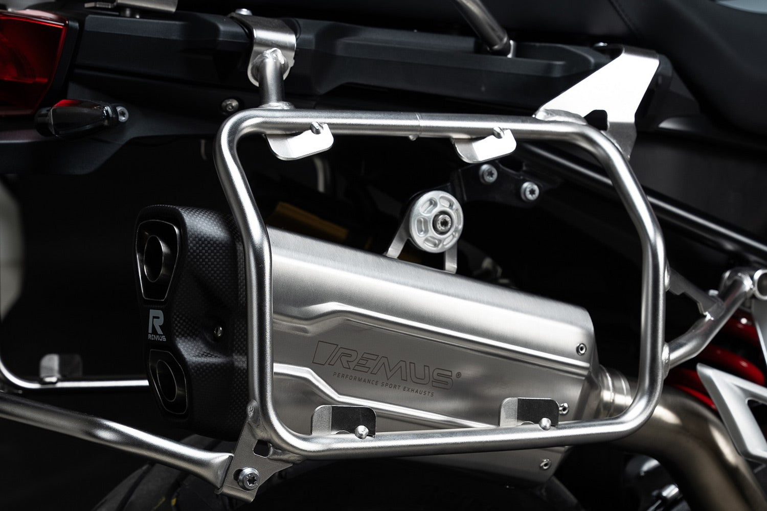 Slip on silencer F 900 GS Adventure REMUS 8 2.0 - black image 0