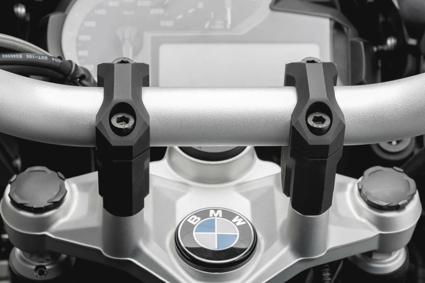 SW-MOTECH Bar riser H=40 mm R1200GS, R1250GS - Blk image 1