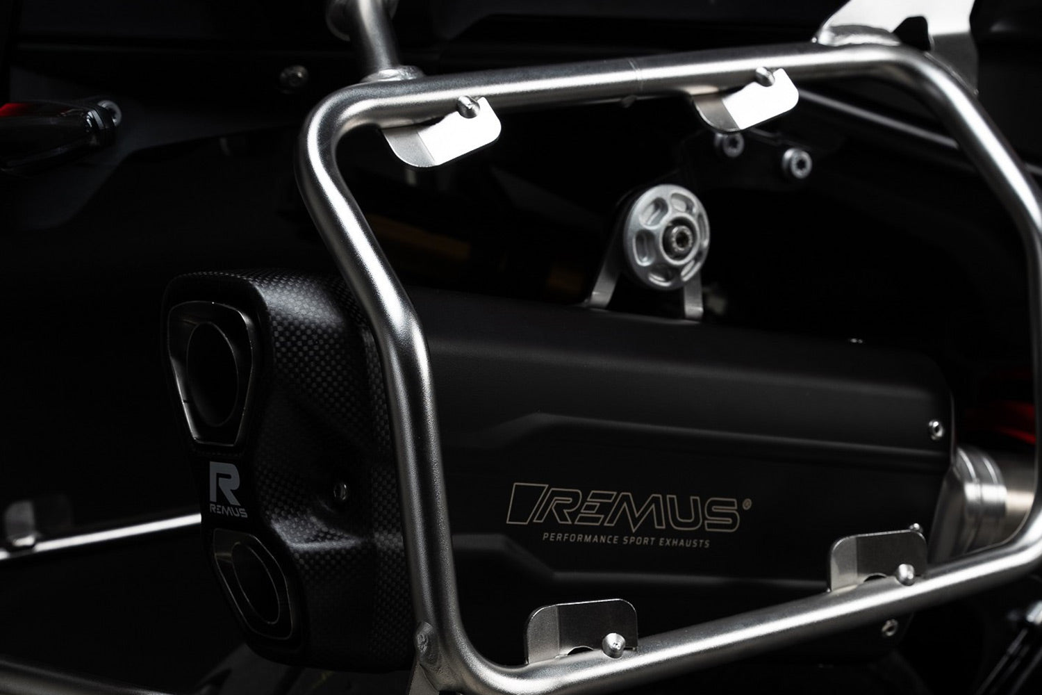 Slip on silencer F 900 GS Adventure REMUS 8 2.0 - black image 1