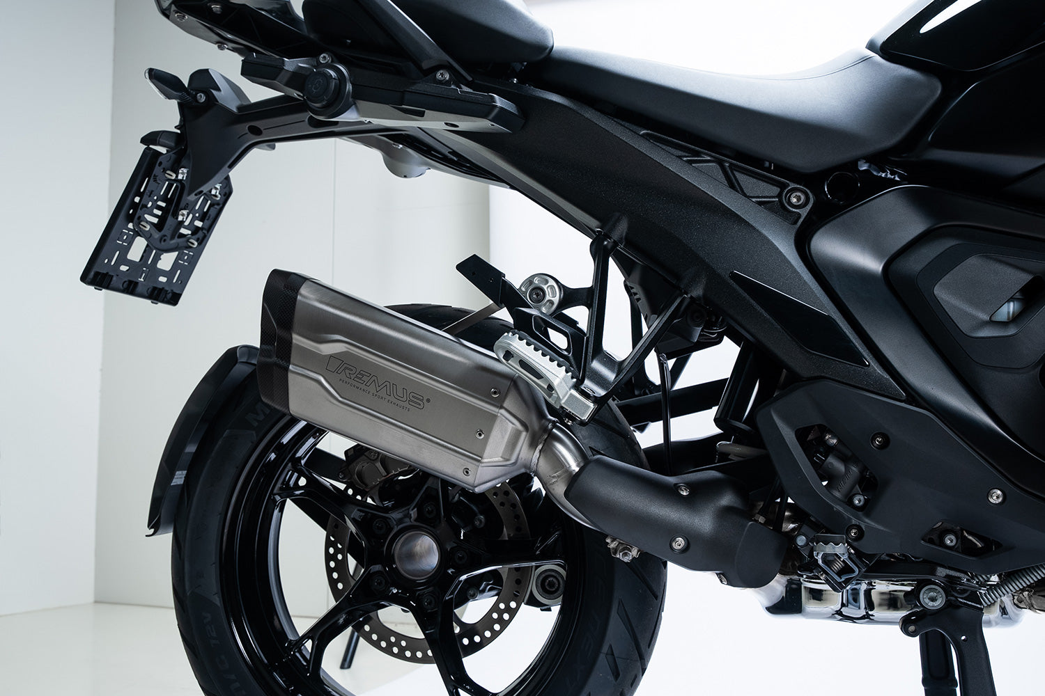 Slip on rear silencer R 1300 GS (Adventure) REMUS 8 2.0 - stainless steel image 4
