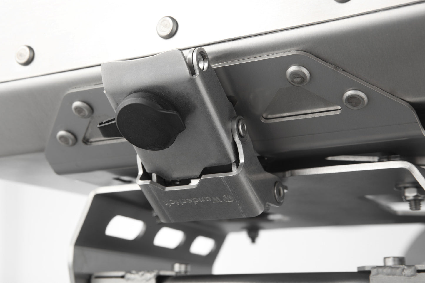 Simultaneously locking cylinders for EXTREME luggage system image 2