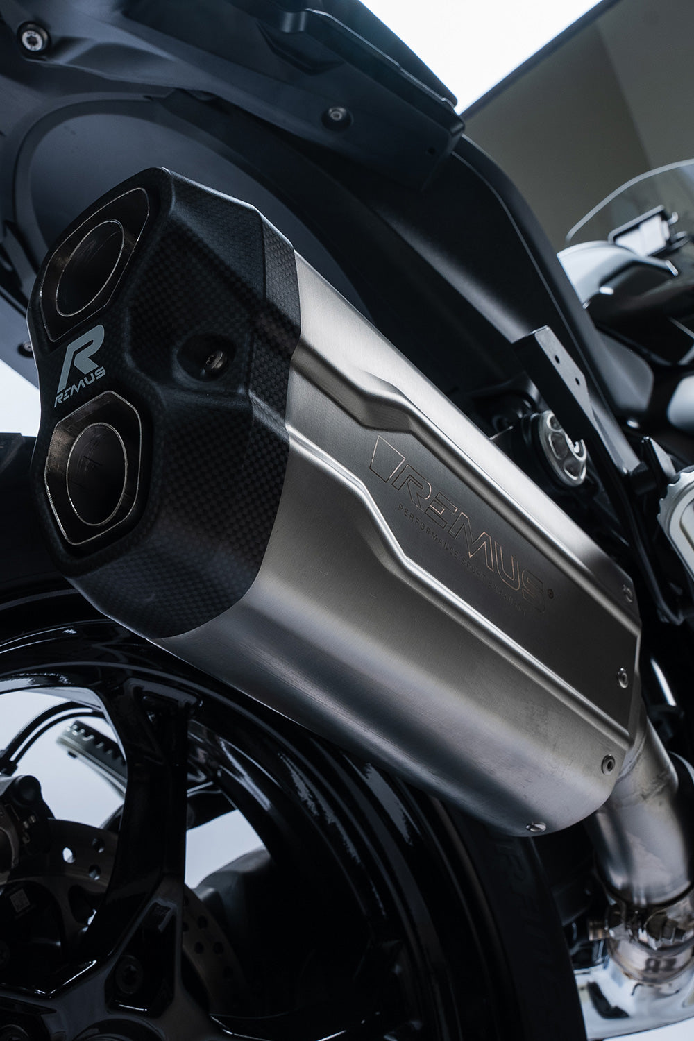 Slip on rear silencer R 1300 GS (Adventure) REMUS 8 2.0 - stainless steel image 2